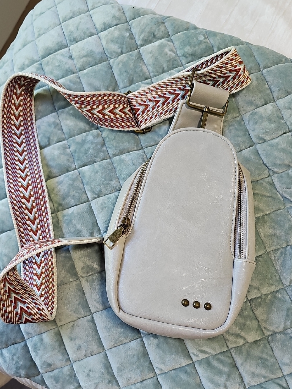 Minimalist Light Gray Crossbody Sling Bag with Patterned Strap